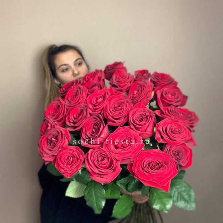 25 высоких роз в Костроме