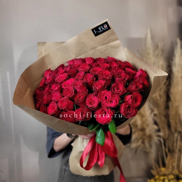 63 красных роз вайт в Костроме