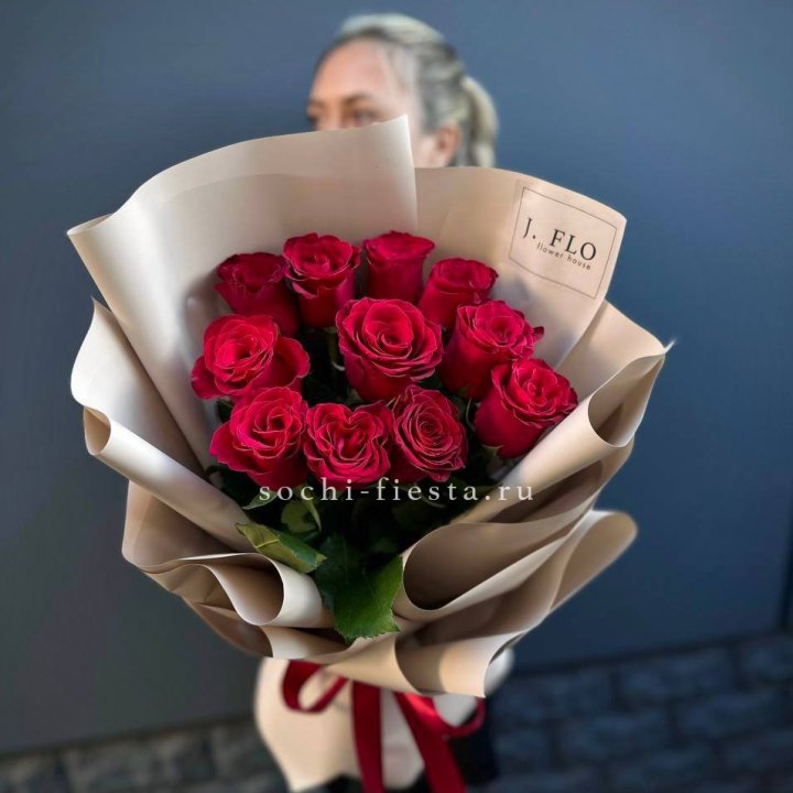 Букет красных роз "Наоми" в Костроме