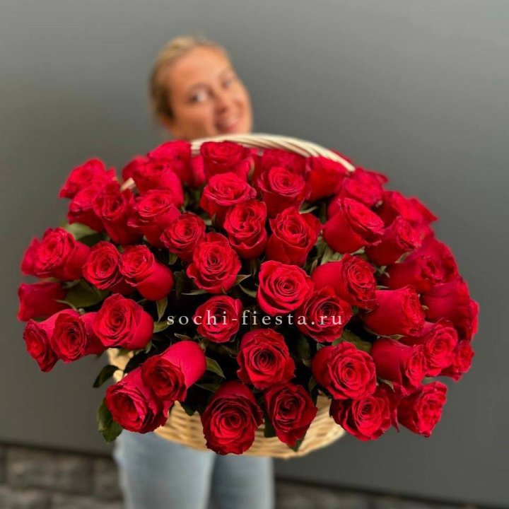 101 красная роза в корзине   в Костроме