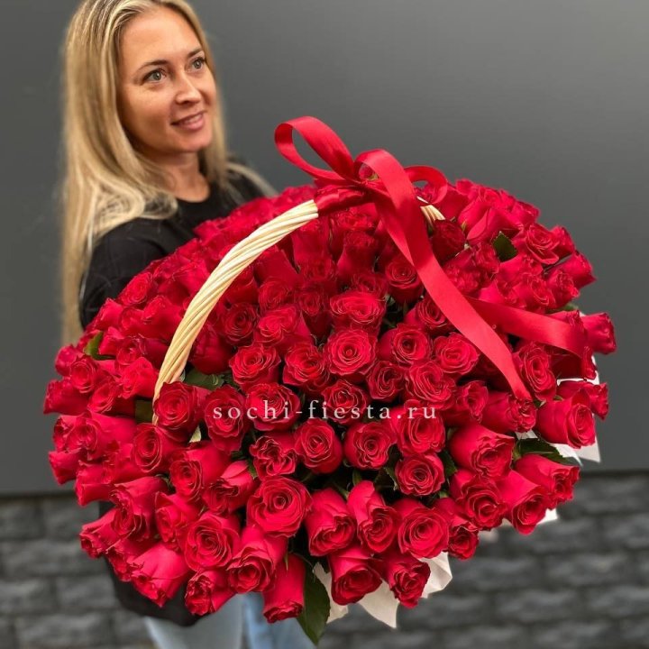 151 красная  роза в корзине в Костроме