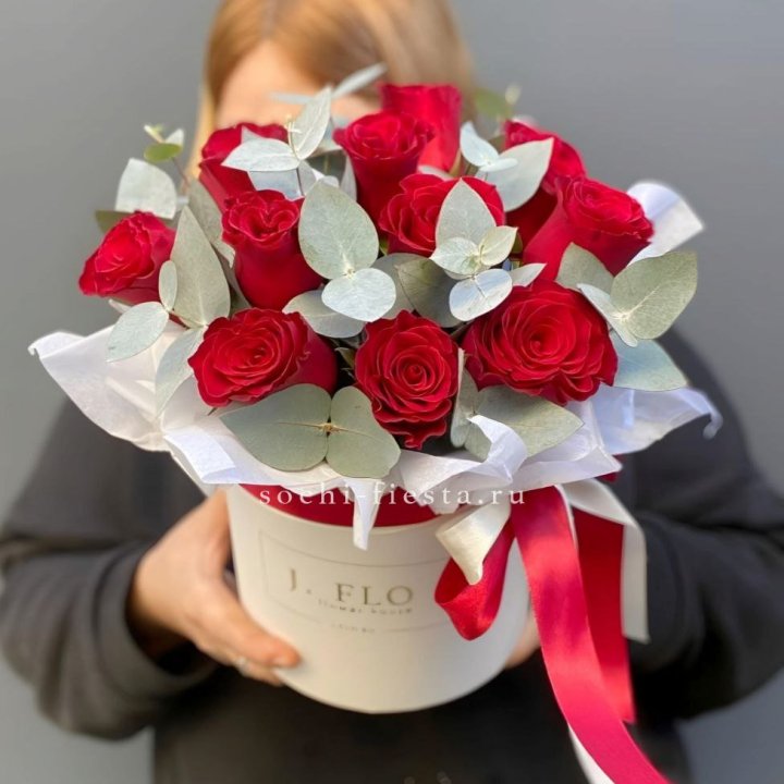 11 роз в шляпной коробке в Костроме