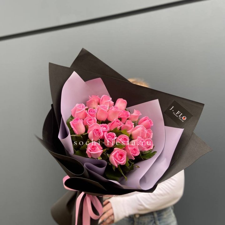 19 розовых роз  в Костроме