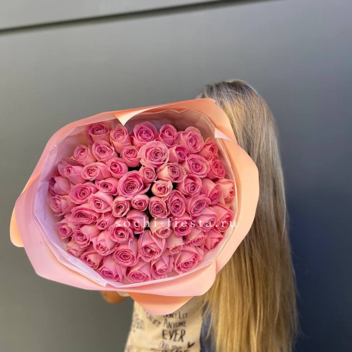 55 розовых роз в Костроме