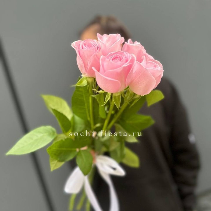 Букет 5 розовых роз  в Костроме