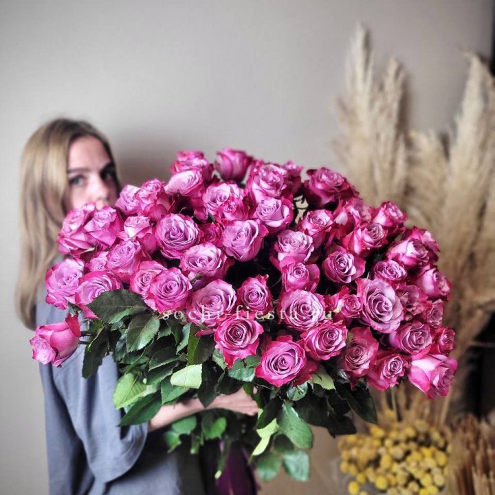 Охапка высоких роз Деп перпел в Костроме