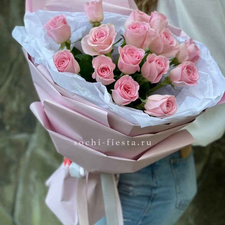 Розовые розы в авторском оформлении в Костроме
