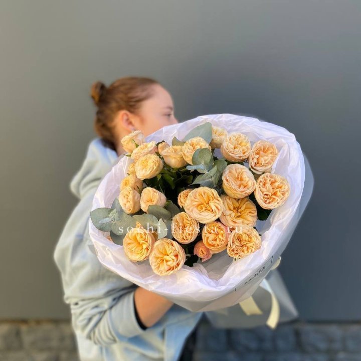 7 пионовидных роз в Костроме