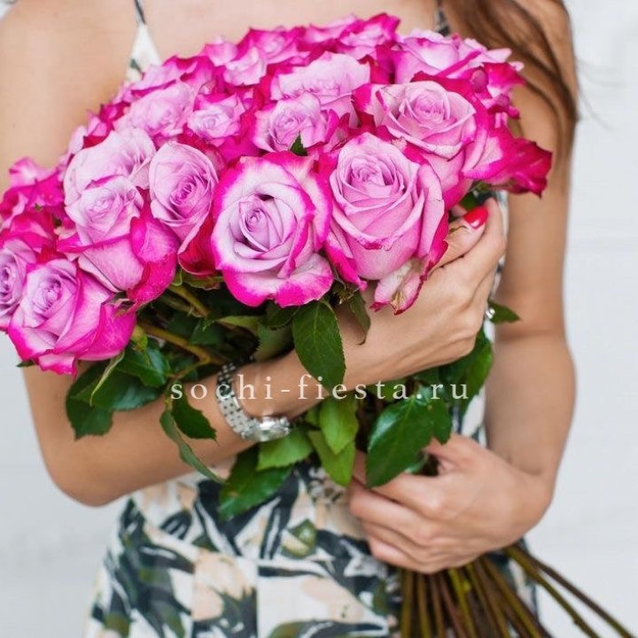 Букет высоких роз Ди перпел в Костроме