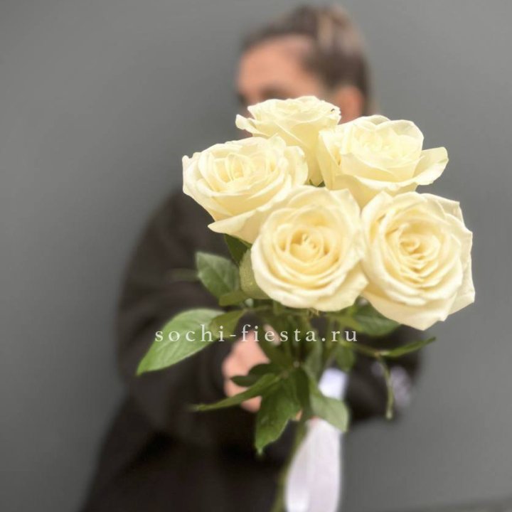 Букет 5 белых роз  в Костроме