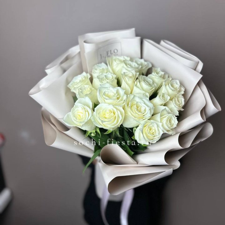 19 белых роз  в Костроме