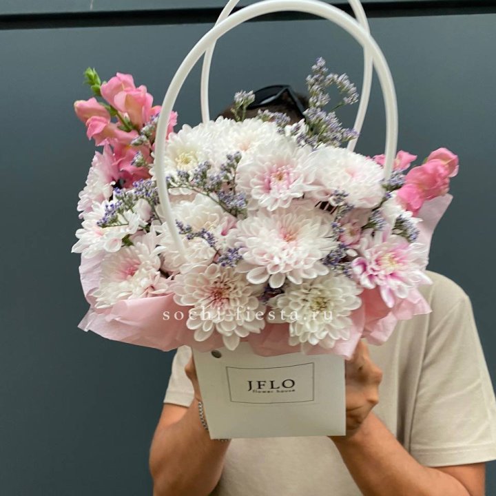 Сумочка из стойких цветов  в Костроме