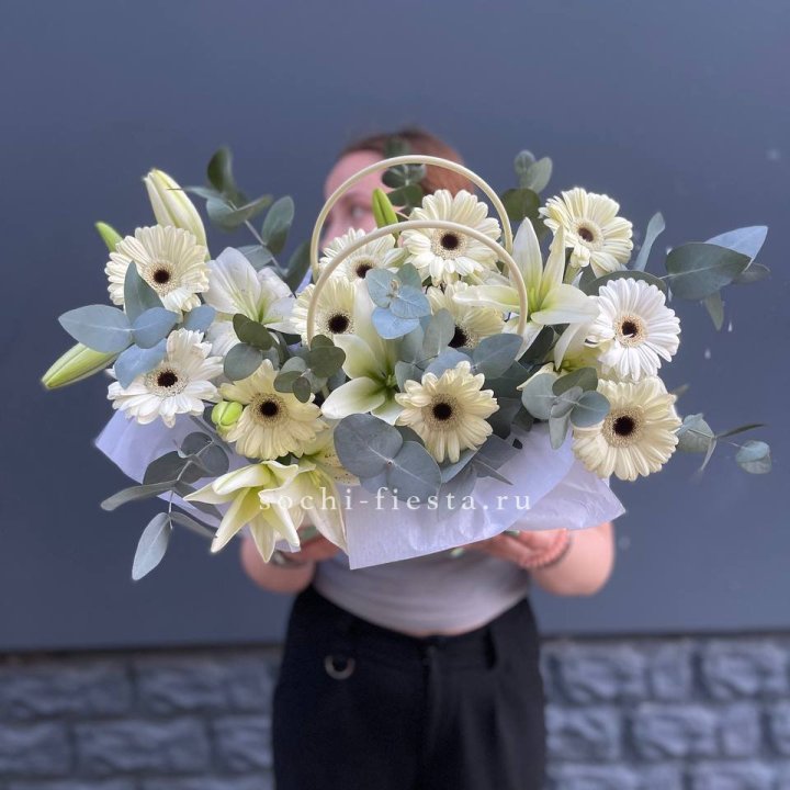 Сумочка лилии и герберы в Костроме
