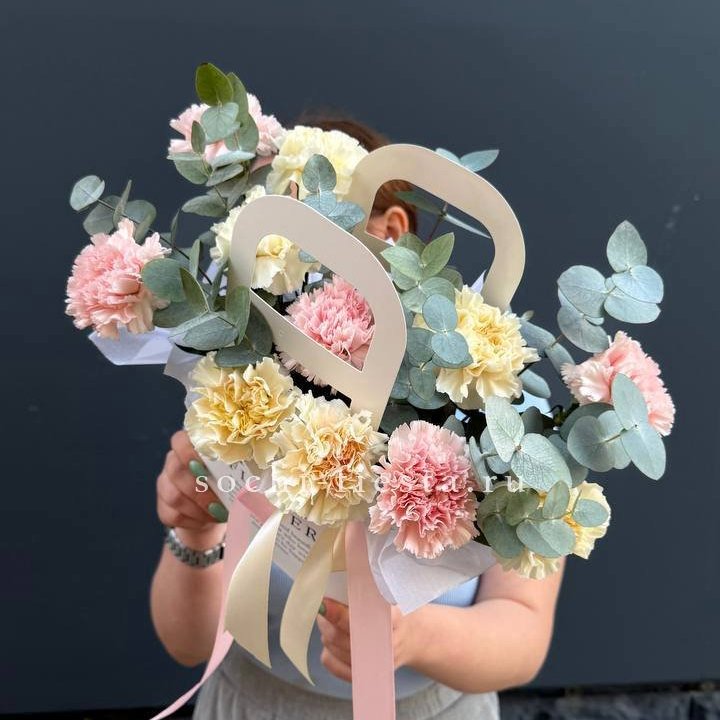 Сумочка из диантусов в Костроме