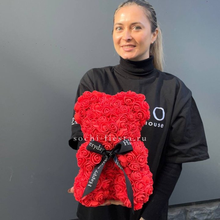 Медведь из роз красный в Костроме