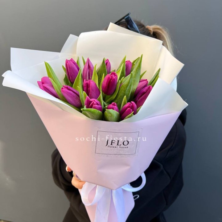 15 пурпурных тюльпанов в Костроме