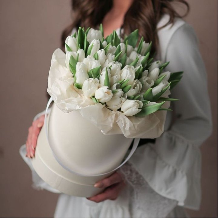 Тюльпаны в цилиндре  в Костроме