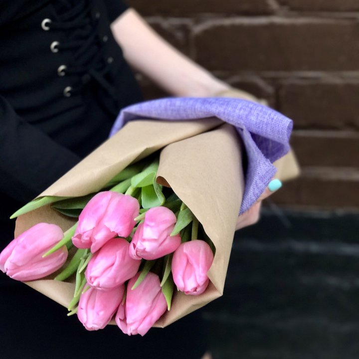 Букет розовых тюльпанов в Костроме
