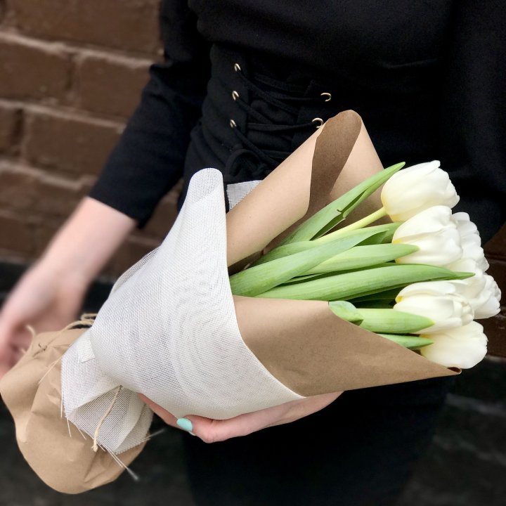 Букет белых тюльпанов в Костроме