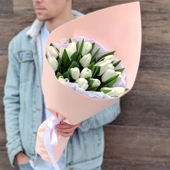 19 белых тюльпанов в Костроме
