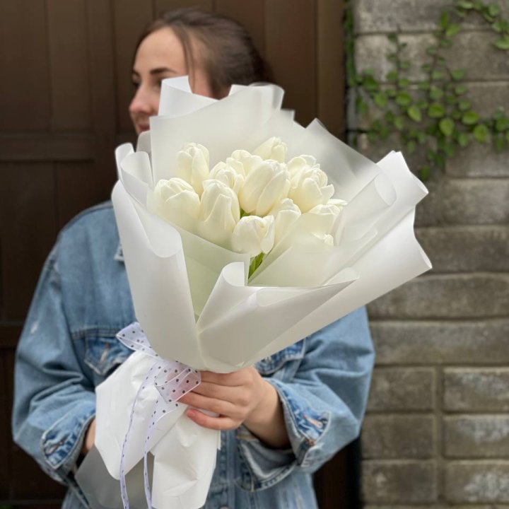 Букет белоснежных тюльпанов в Костроме